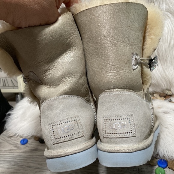 UGG Australia Womens 7 Bailey I Do Winter Snow Boots Ivory Sheepskin Crystal - Picture 5 of 9